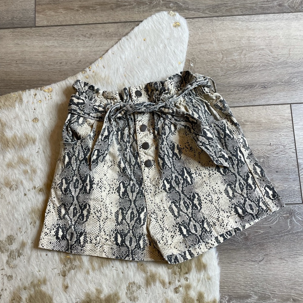 Entro snake skin paperbag high rise shorts